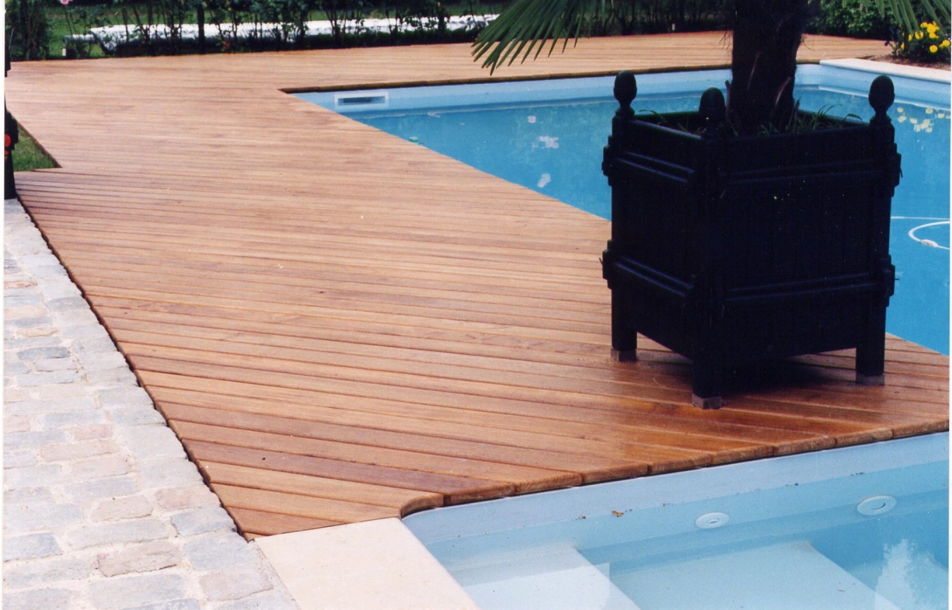 Piscine lames caillebotis teck de Birmanie